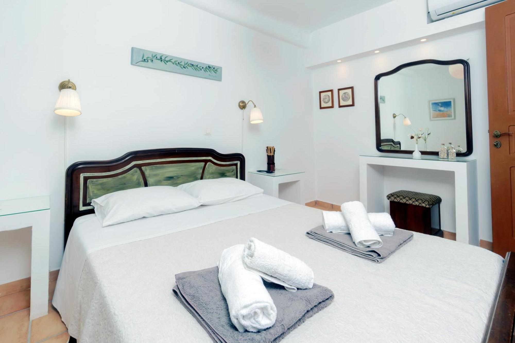 Callisto Houses * Marpissa